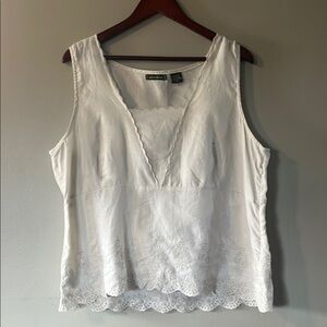 NWOT Eddie Bauer Cream Tank Top with V-Neckline